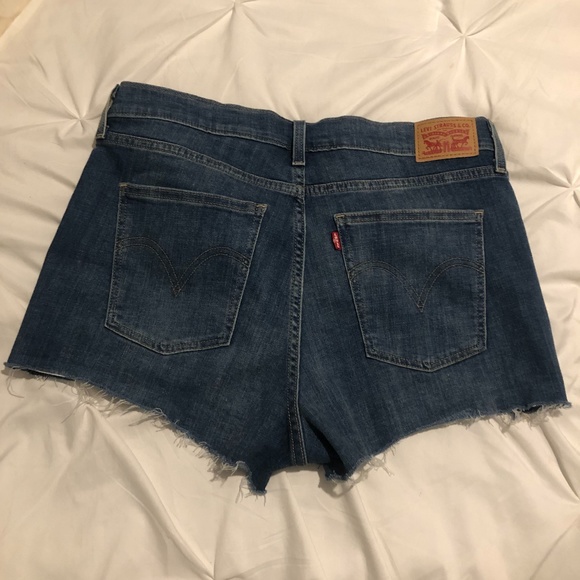 Levis Denim Stretch Boyfriend Shorts Size 32 - Picture 1 of 4